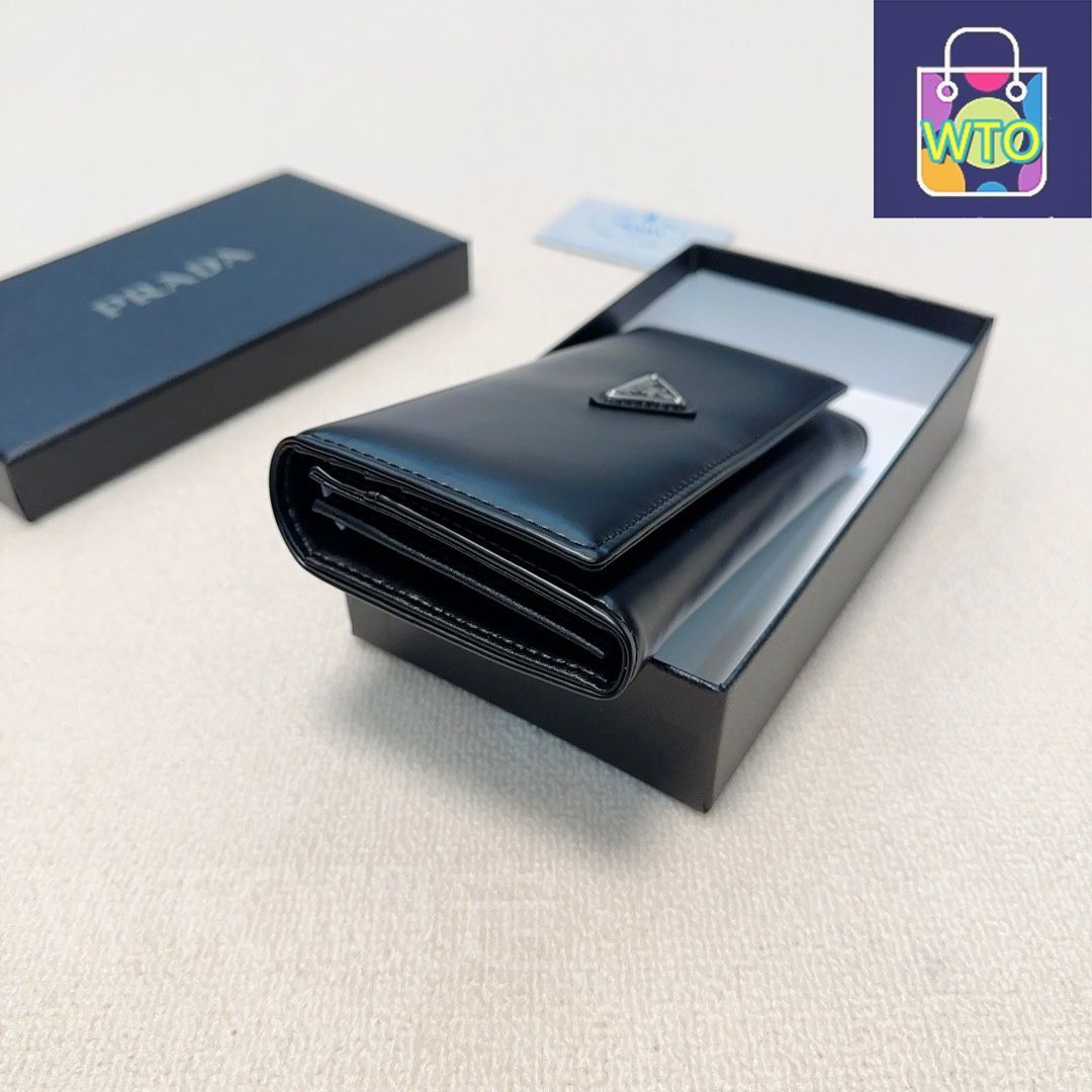 PRADA ブラック クラシックで耐久性のある 二つ折り財布 美品 入手困難 / PRADA プラダ シャインオールブラック