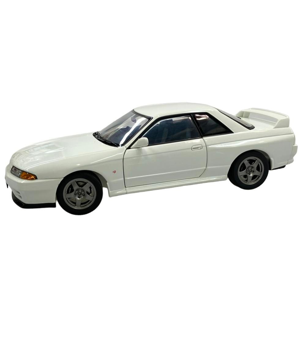 美品 ミニカー SKYLINE GT-R R32 クリスタルホワイト 1/18 オート
