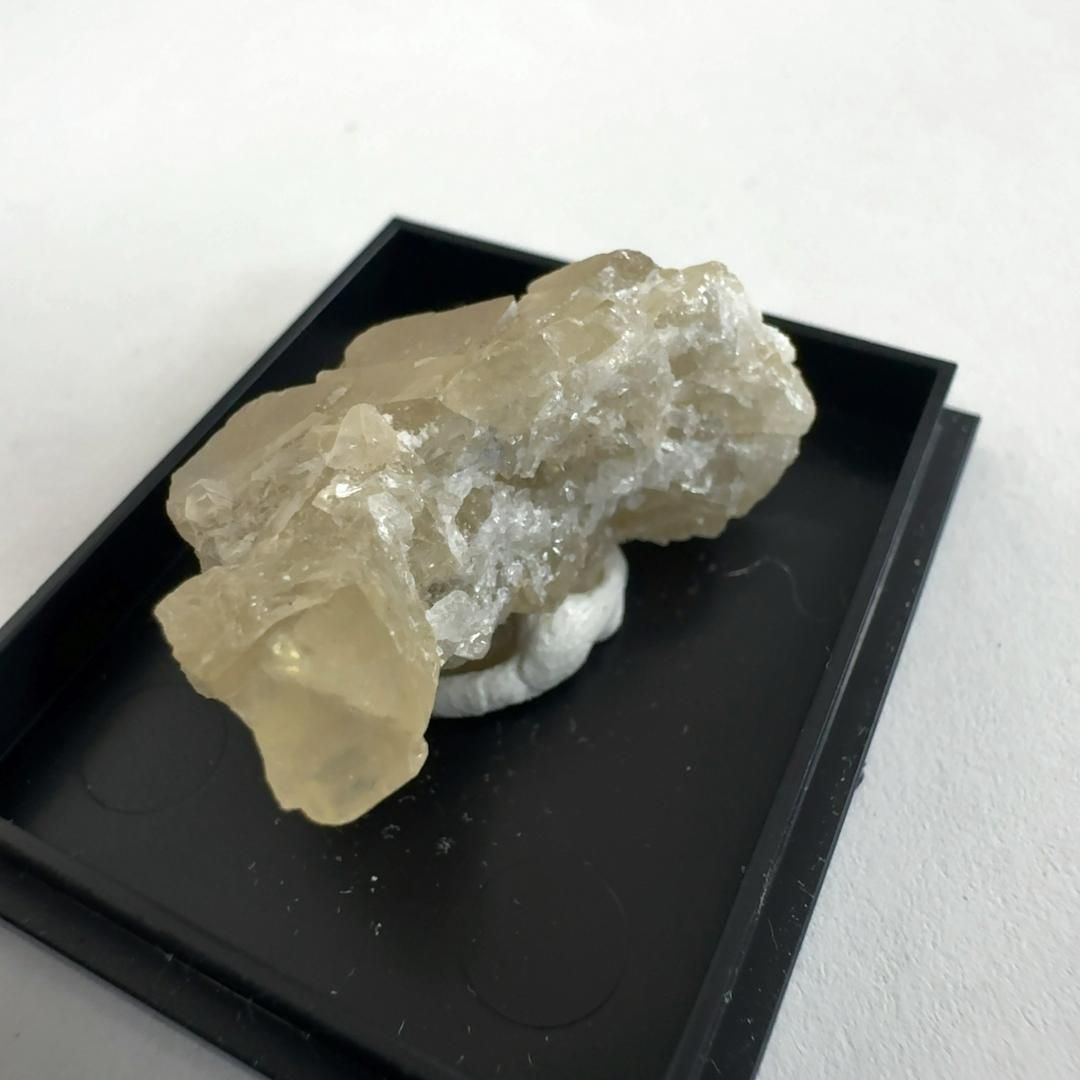 灰重石　シェーライト　鉱物標本　シーライト　タングステン　珍品　水石　水晶　翡翠 灰重石 シェーライト 鉱物標本 シーライト タングステン 珍品