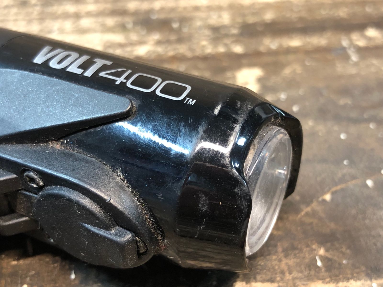 キャットアイ(CAT EYE) フロントライト VOLT400 USB 自転車 ロード VOLT400 NEO | 製品情報 | CATEYE（キャットアイ）