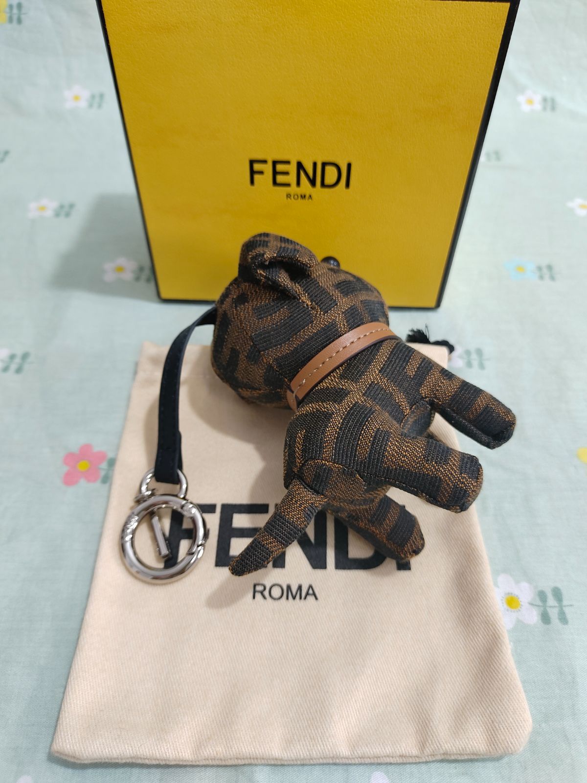 箱付き☆FENDI｛フェンディ｝キーリング☆キーホルダーブラウン男女兼用チャーム新品未使用