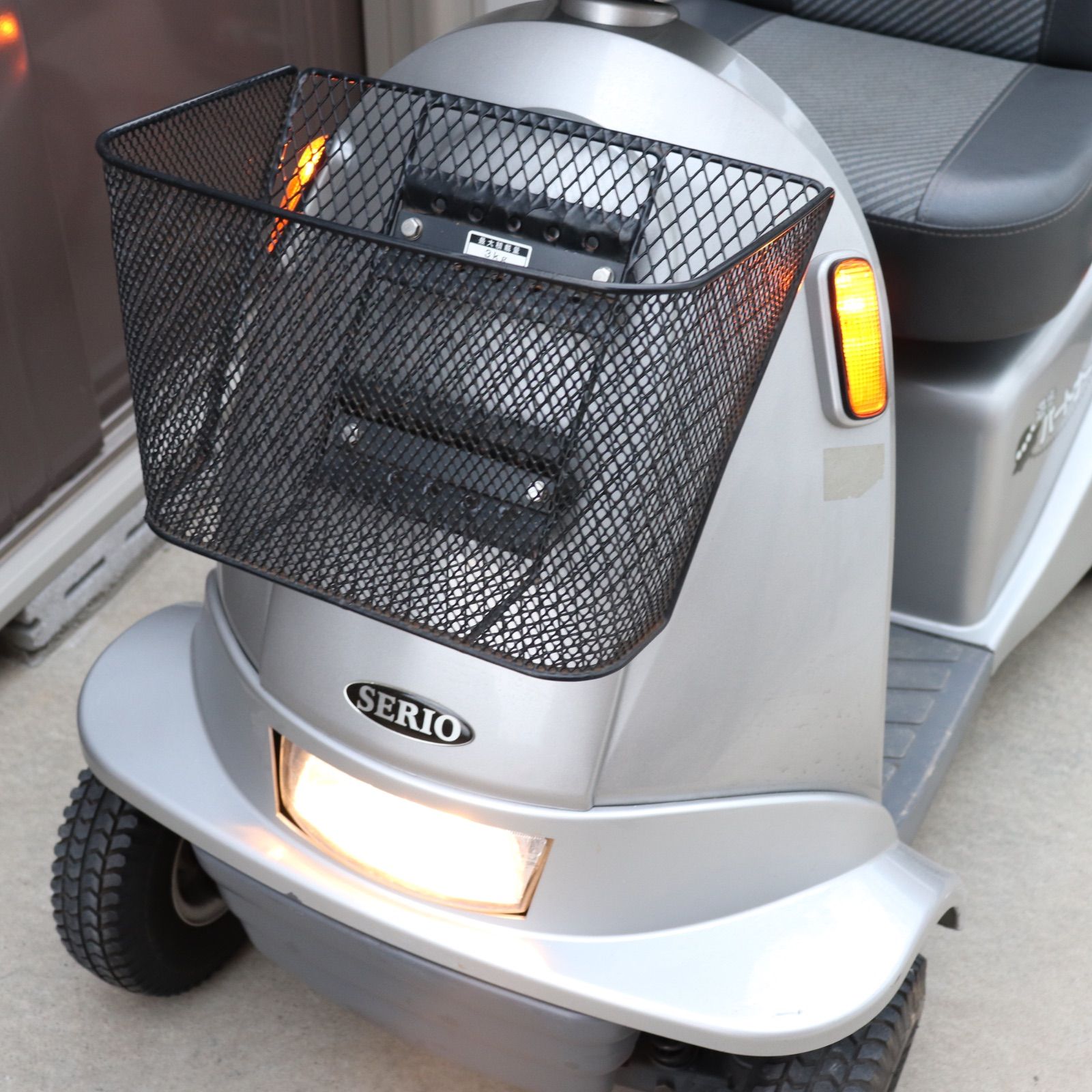 愛知県発】SERIO セリオ 歩行パートナー SBT40 セニアカー シルバー 銀