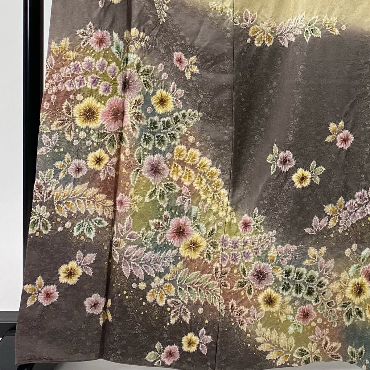 訪問着 友禅 金駒刺繍 菊 雪輪 椿 松 桜 パープル 着物 103 d 訪問着 友禅 金駒刺繍 菊 雪輪 椿 松 桜 パープル 着物 103 d