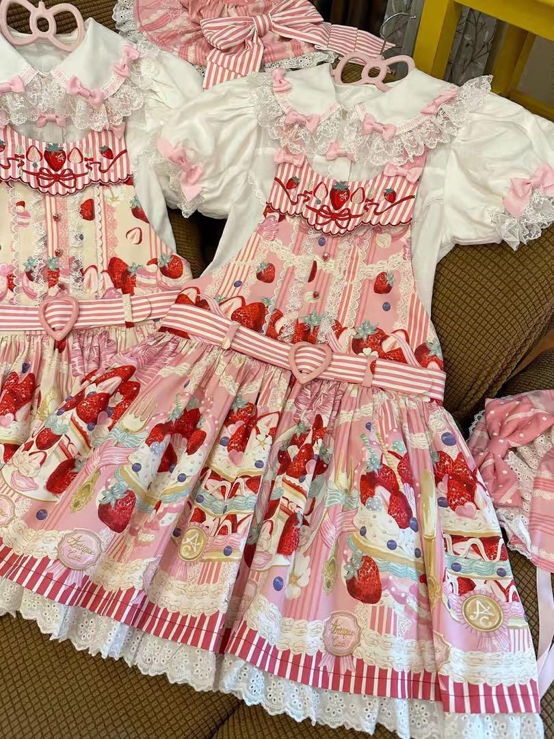 Sサイズ　ロリータLolita　イチゴケーキ柄ジャンパースカート 即日発送 Sサイズ ロリータ イチゴケーキ柄ジャンパースカート 即日発送