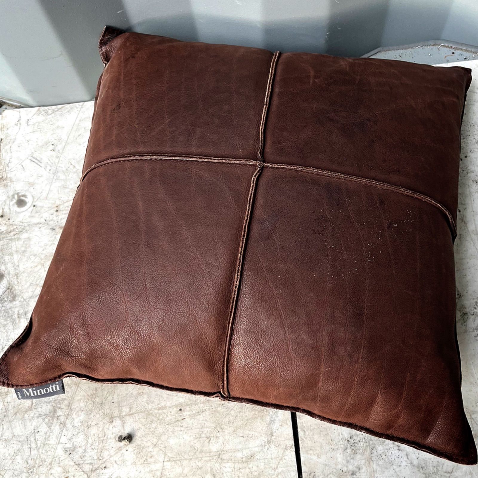 送料無料！ミノッティ イタリア 高級 本革ダークブラウン正方形クッション2個✨ 送料無料！ミノッティ イタリア 高級 本革ダークブラウン正方形