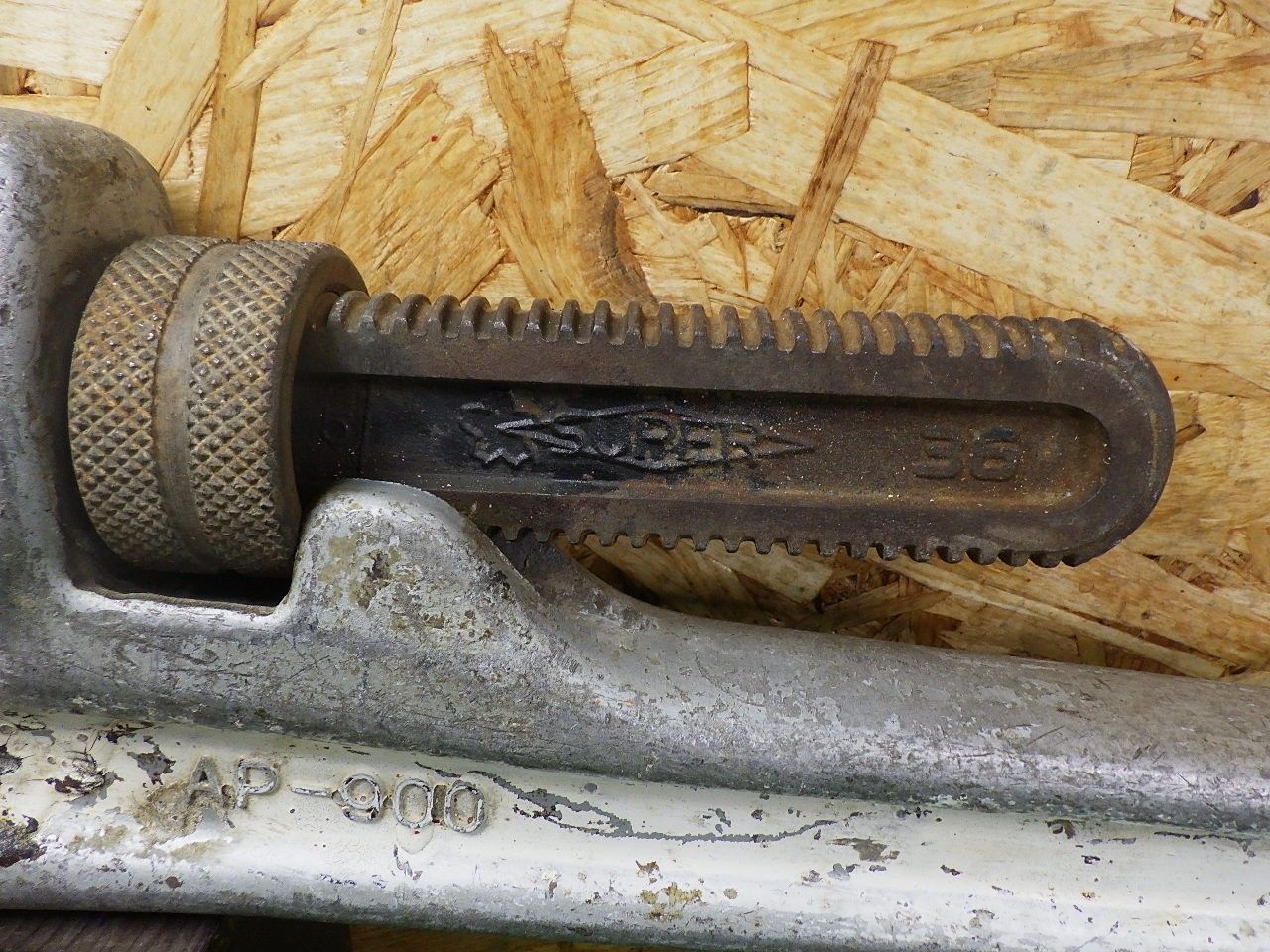 スーパー パイプレンチ