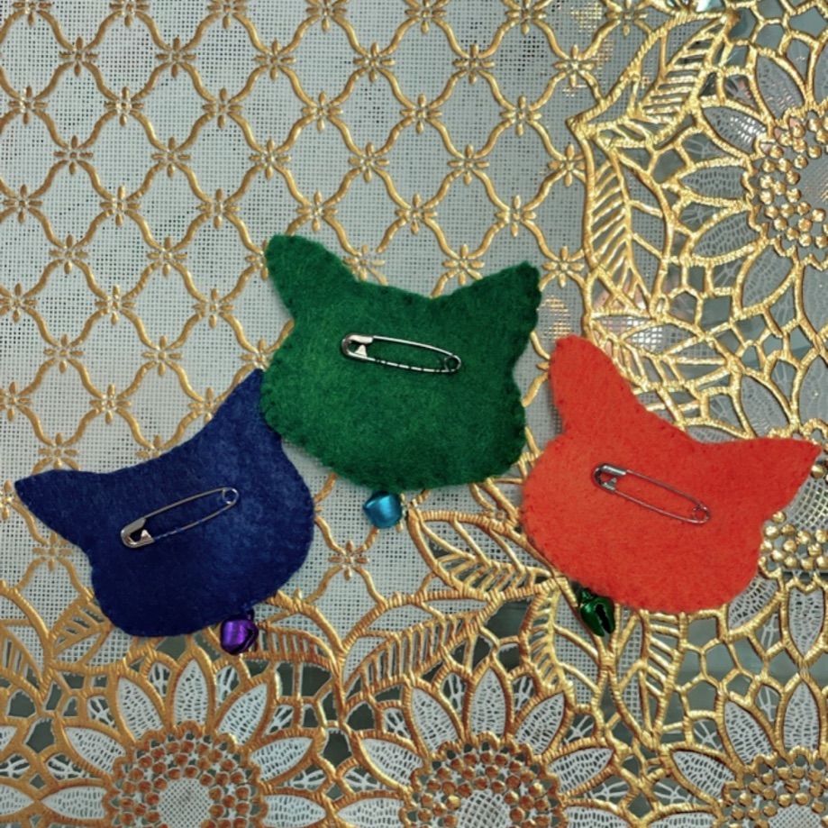 刺繍　猫　ブローチ　ハンドメイド 58.ねこ刺繍ブローチ ハンドメイド 長毛の白猫の通販 by
