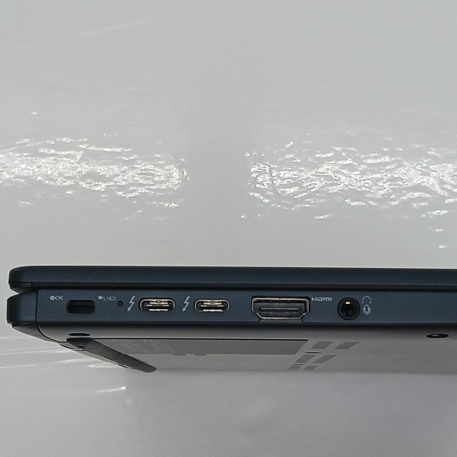 V8 ダークブルー