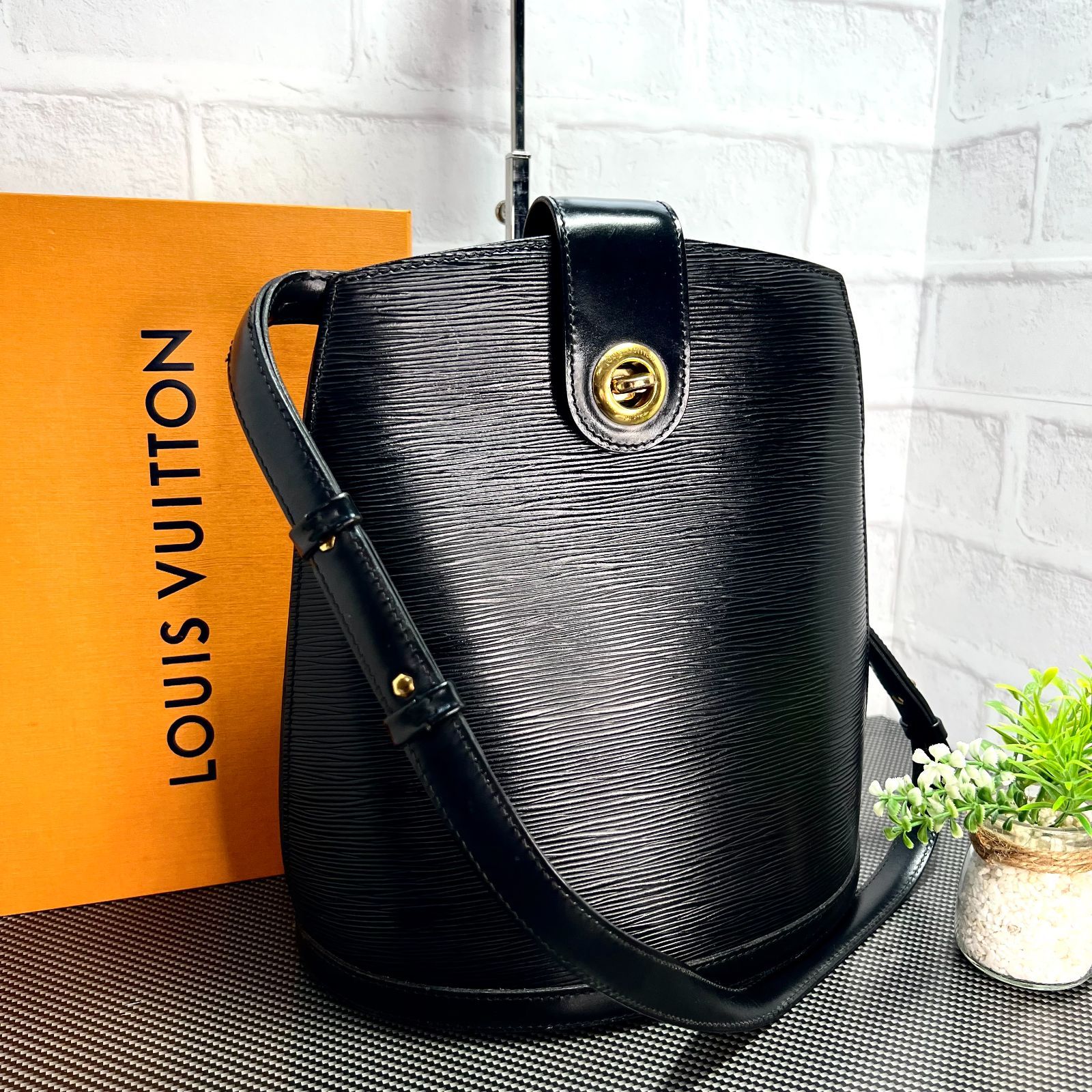 LOUIS VUITTON／ルイヴィトン エピ クリュニー ショルダーバッグ