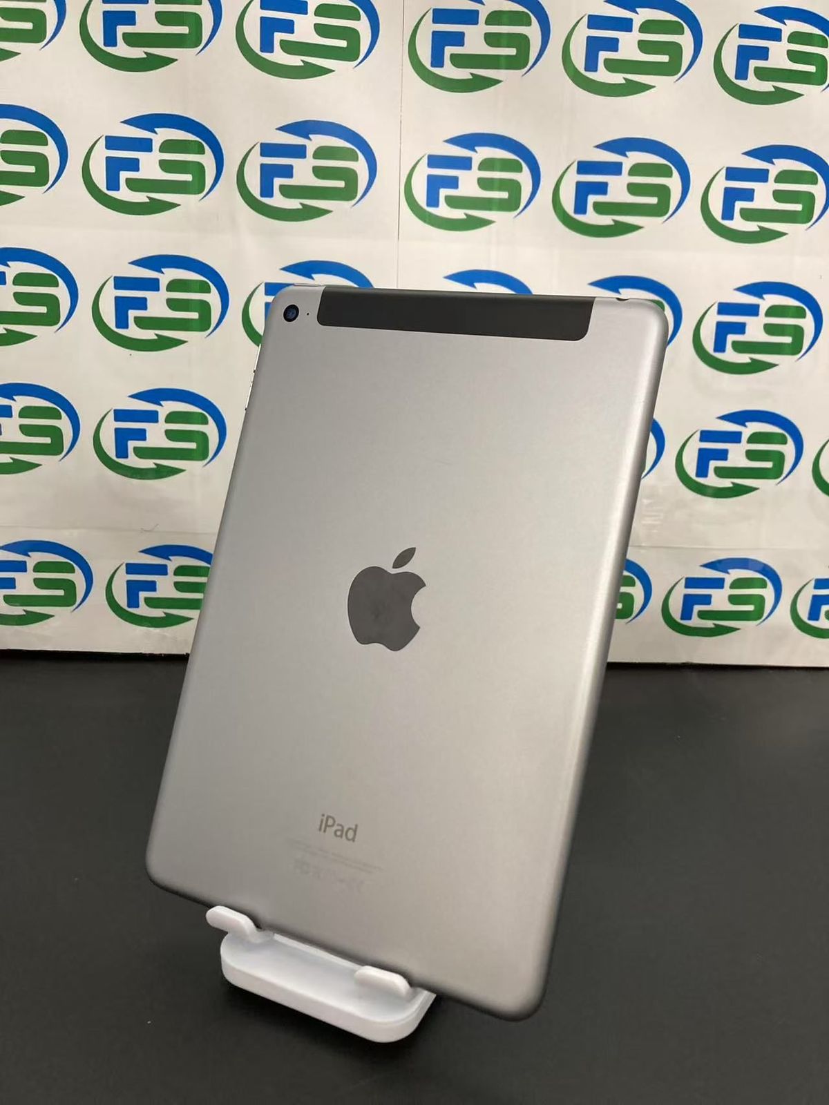 良品 iPad mini 4th 16GB スペースグレー セルラー Wi-Fiモデル