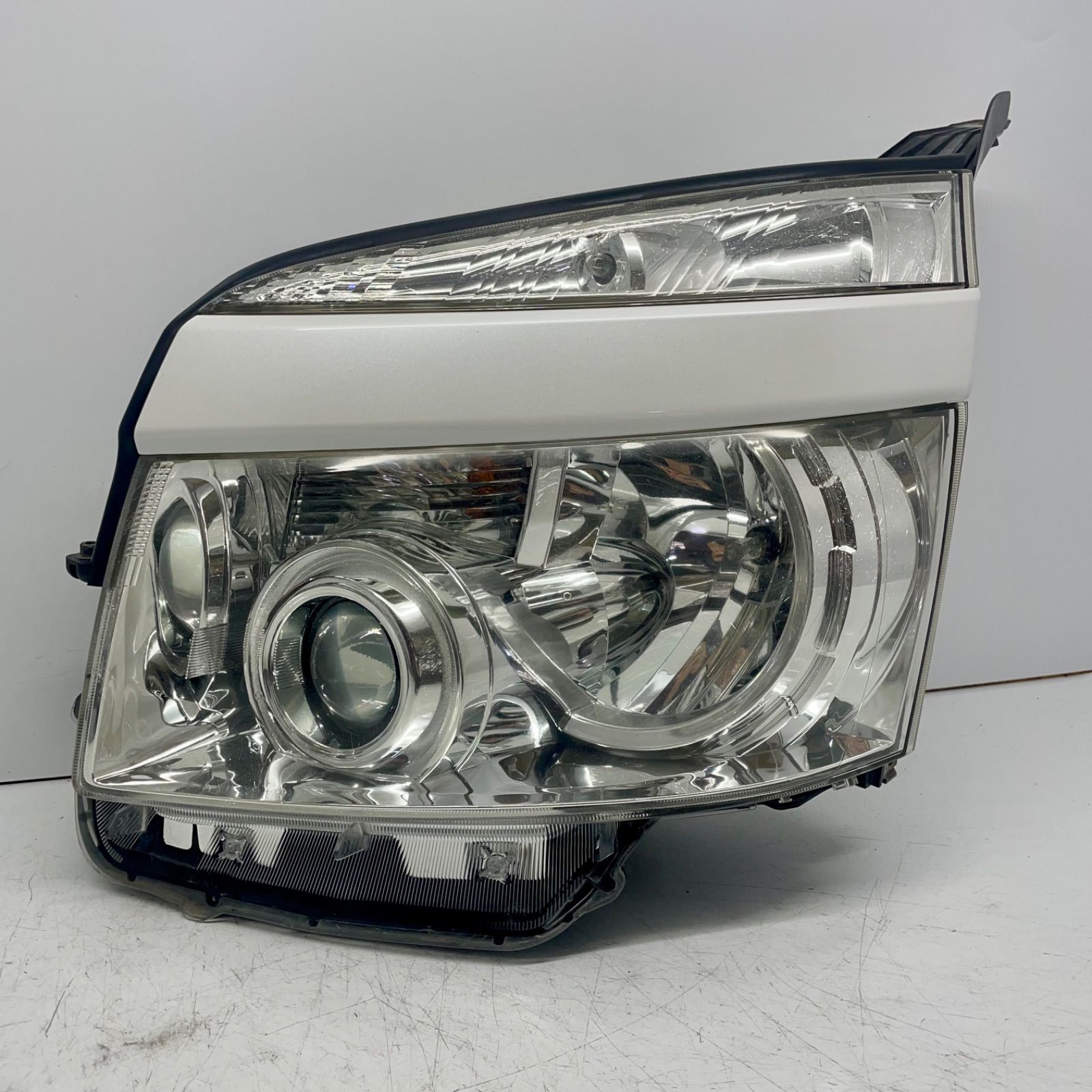 コーティング済】ZRR70 ZRR75 70系 ヴォクシー ヘッドライト