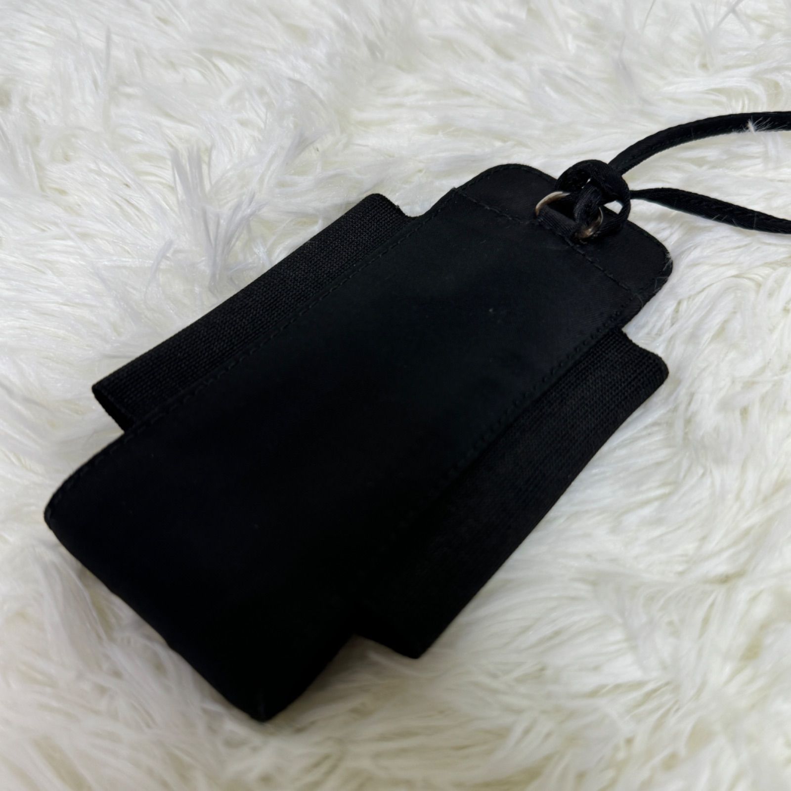 【正規品】プラダ PRADAナイロン iQOSケース 小物ポーチ 三角ロゴ 黒 Prada プラダ ナイロンIQOS・携帯電話 ケース三角ロゴショルダー付き