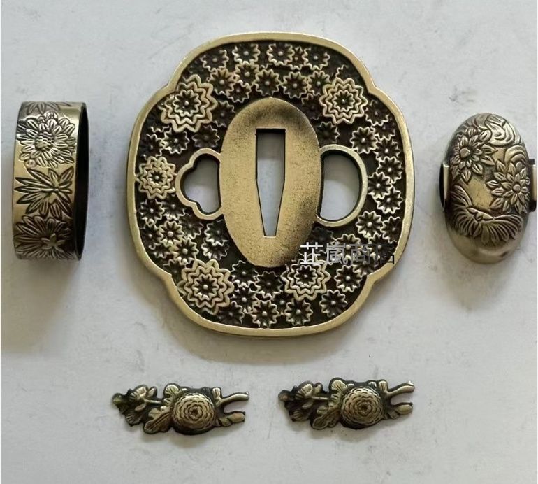 刀剣美術 日本刀鍔 加賀象嵌 鉄地無銘 江戸骨董 大鍔 蒐集家放出