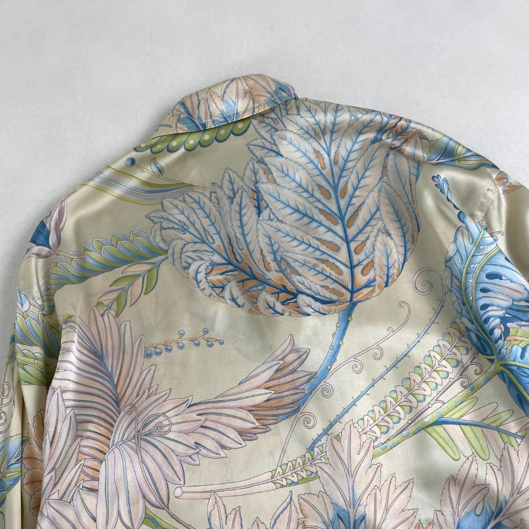 サルヴァトーレフェラガモ　高級シルク100% ブラウス 花柄　動物　総柄　ブルー Salvatore Ferragamo サルヴァトーレフェラガモ 長袖ブラウス