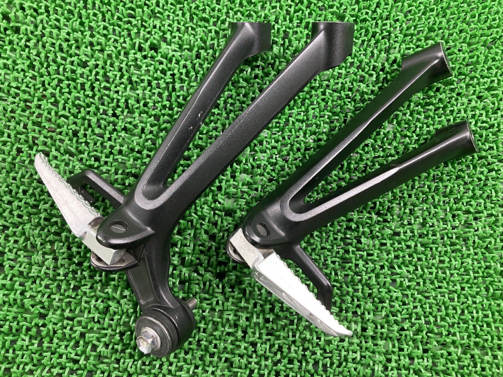 GSX-R750 タンデムステップ 左右 01H/37H スズキ 純正 バイク 部品