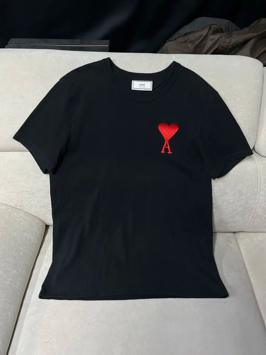 AMI 黒 Tシャツ 赤いハート刺繍 正規品】ami ブラック Tシャツ ハート刺繍 QRコード確認済 M