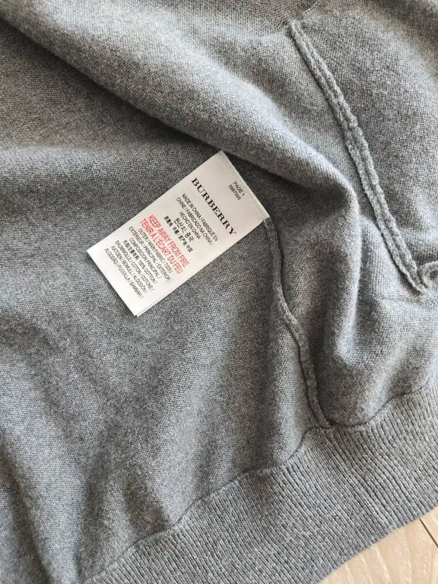 バーバリーキッズカーディガン 10 Y