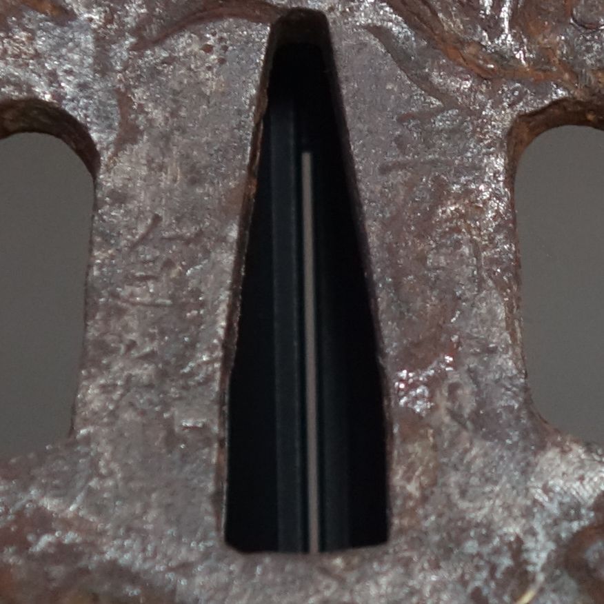 鍔 【 在銘 鉄地 荒波図鍔 】 日本刀 刀装具 鐔 骨董 古美術