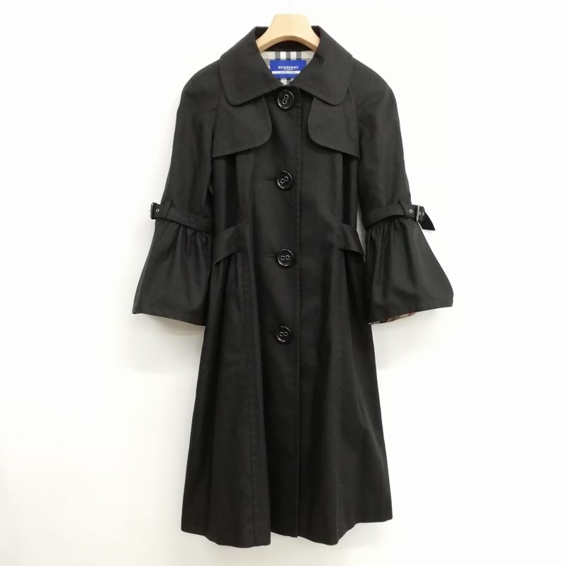 バーバリーブルーレベルのフレアスリーブ黒トレンチコート バーバリーブルーレーベル BURBERRY BLUE LABEL トレンチコート フレア