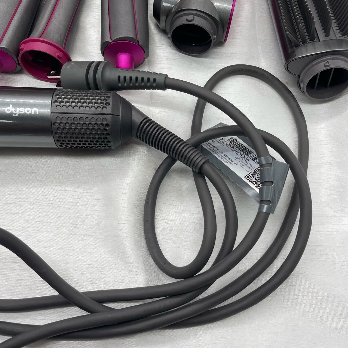 DYSON ダイソン　ヘアドライヤー　HS01　大風量　箱、収納ケース付 DYSON ダイソン ヘアドライヤー HS01 大風量 箱、収納ケース付 DYSON