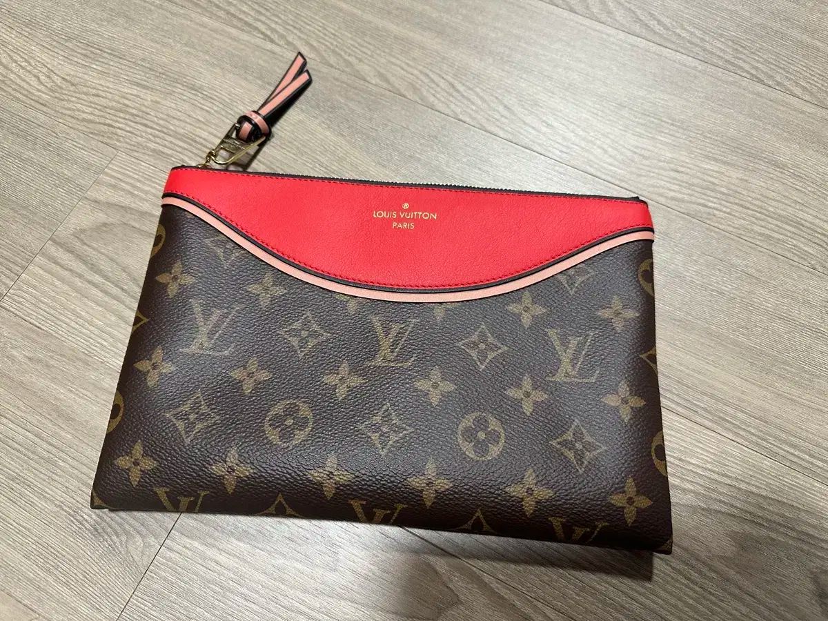 Louis Vuitton ルイヴィトン モノグラム 赤 ポーチ ポシェット チュイルリー クラッチバッグ
