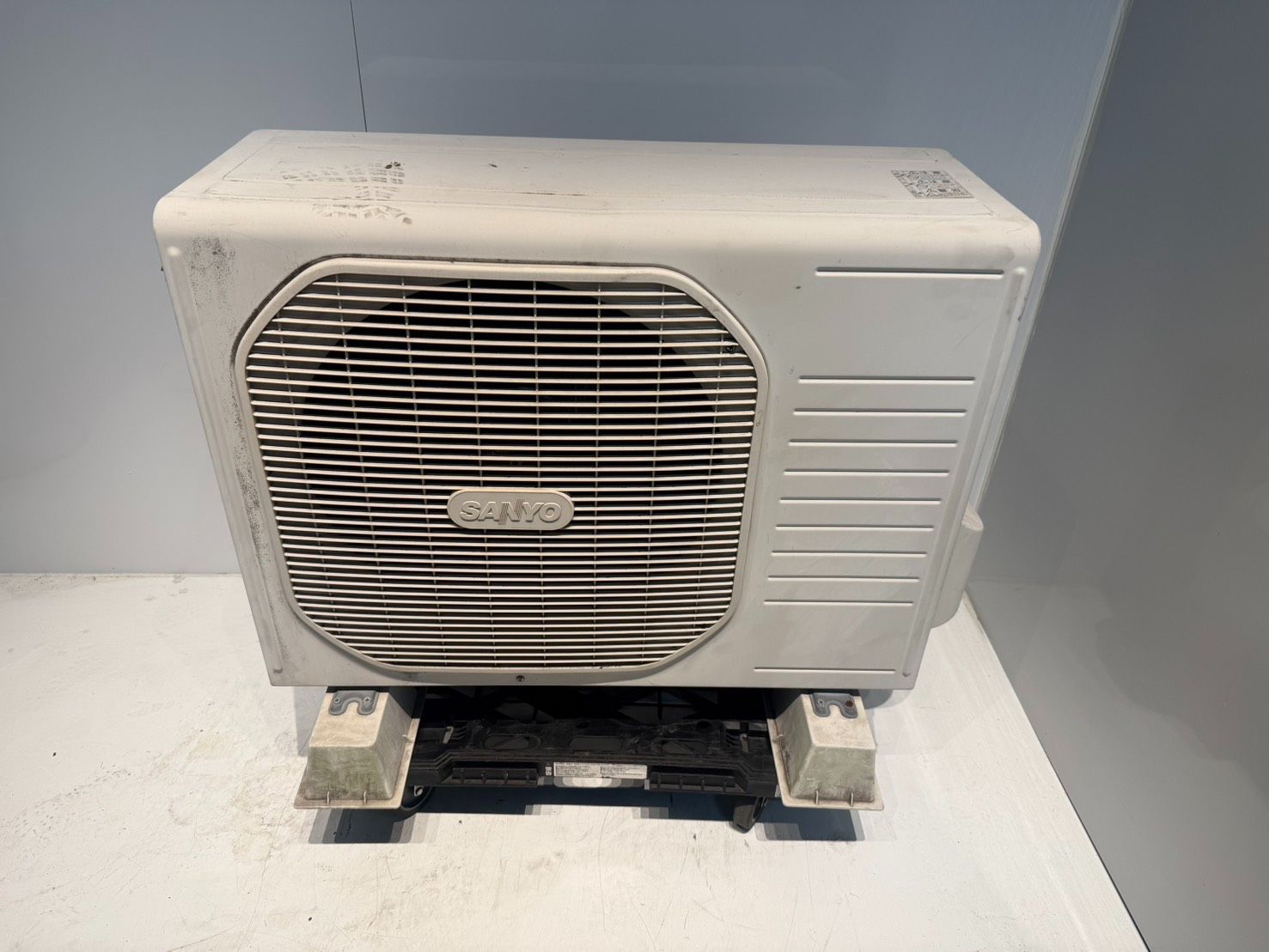 263 SANYO 2009年製エアコン 8～10畳用 - メルカリ
