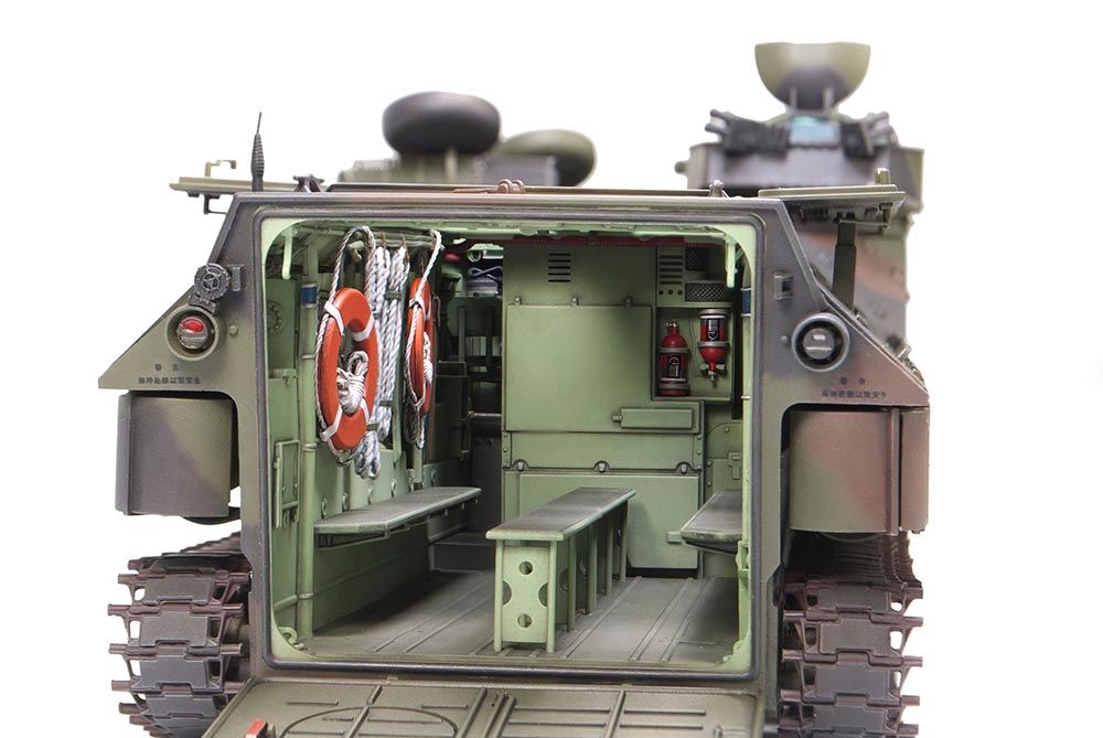 ROC AAV7A1 水陸両用強襲車 w/EAAK プラモデル :: 軍用車両 & 武器