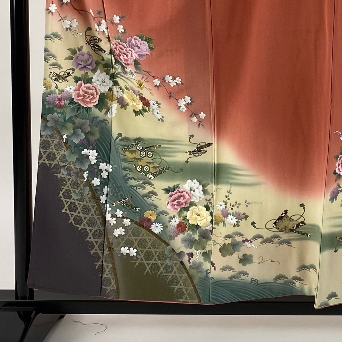 訪問着 身丈156.5cm 裄丈66cm M 袷 巻物 牡丹 刺繍 金彩 ピンク 正絹 秀品