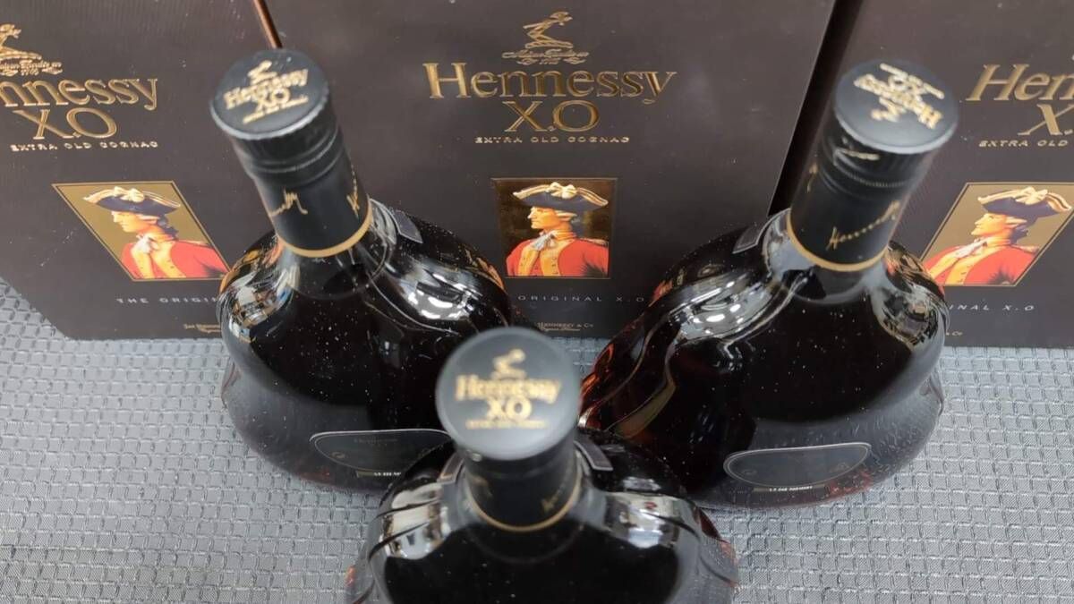 人気，最新作 ヘネシーXO 黒キャップ クリアボトル 700ml 3本セット 箱