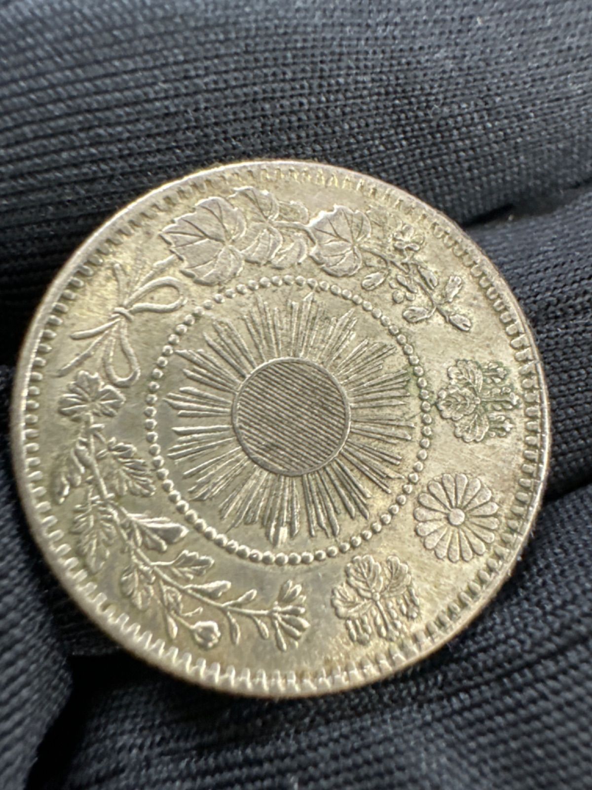 旭20銭銀貨　3年号 旭日竜20銭銀貨 明治3年 - メルカリ
