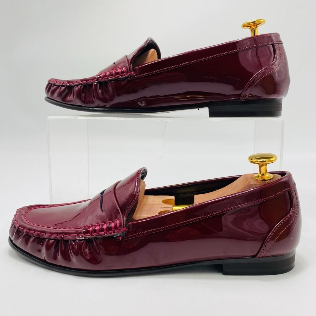 いちご PRADA バーガンディ エナメルレザー 本革ローファー 美品 PRADA【入手困難】☆ブラッシュドレザー ローファー☆全色