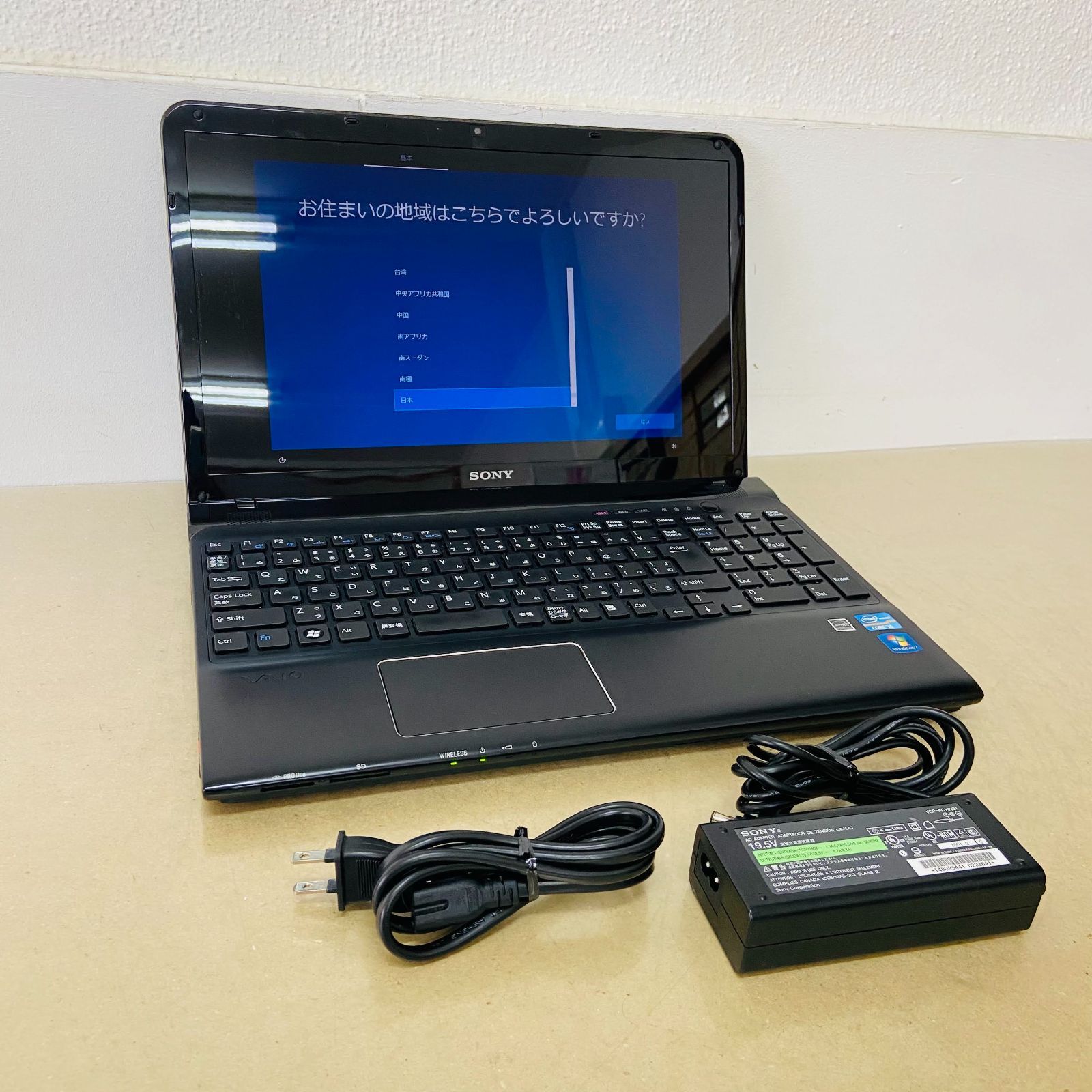 新品SONY VAIO SVE15 SVE151B11N SVE15119FJW修理交換用液晶パネル 15.6インチ 1366 x 768 40ピン Sony Vaio SVE151B11N Black Core i3 Windows10 Home RAM 4GB SSD