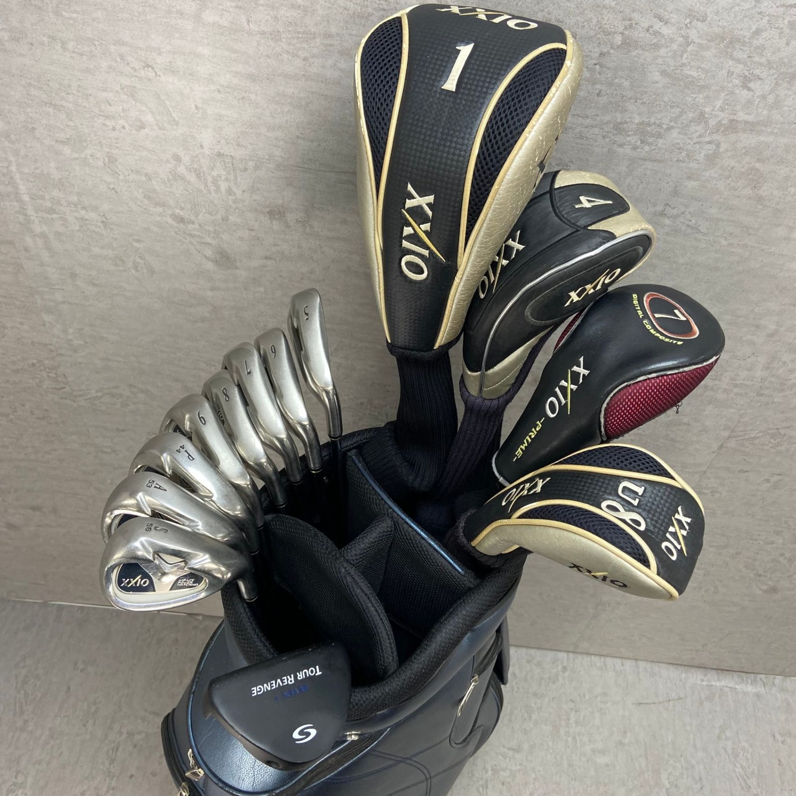 ゼクシオ メンズゴルフ13本セット R 右利き用 キャディバッグ
