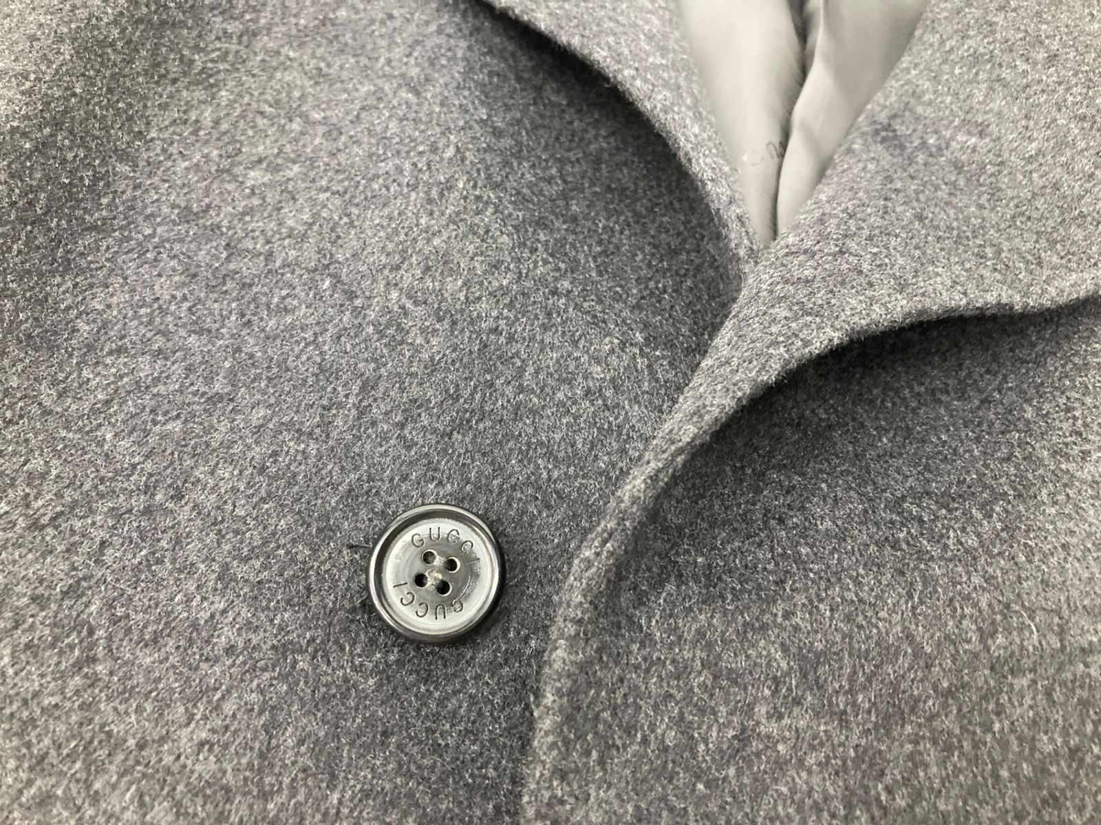 美品 グッチ GUCCI カシミヤ チェスターコート 比翼仕立て 黒 48 L 美品 グッチ GUCCI カシミヤ チェスターコート 比翼仕立て 黒 48