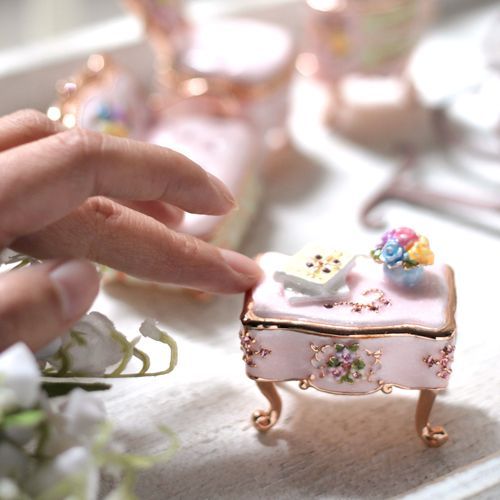 EX442【正規品】 ミニチュア家具（ホワイト、ピンク） ドール