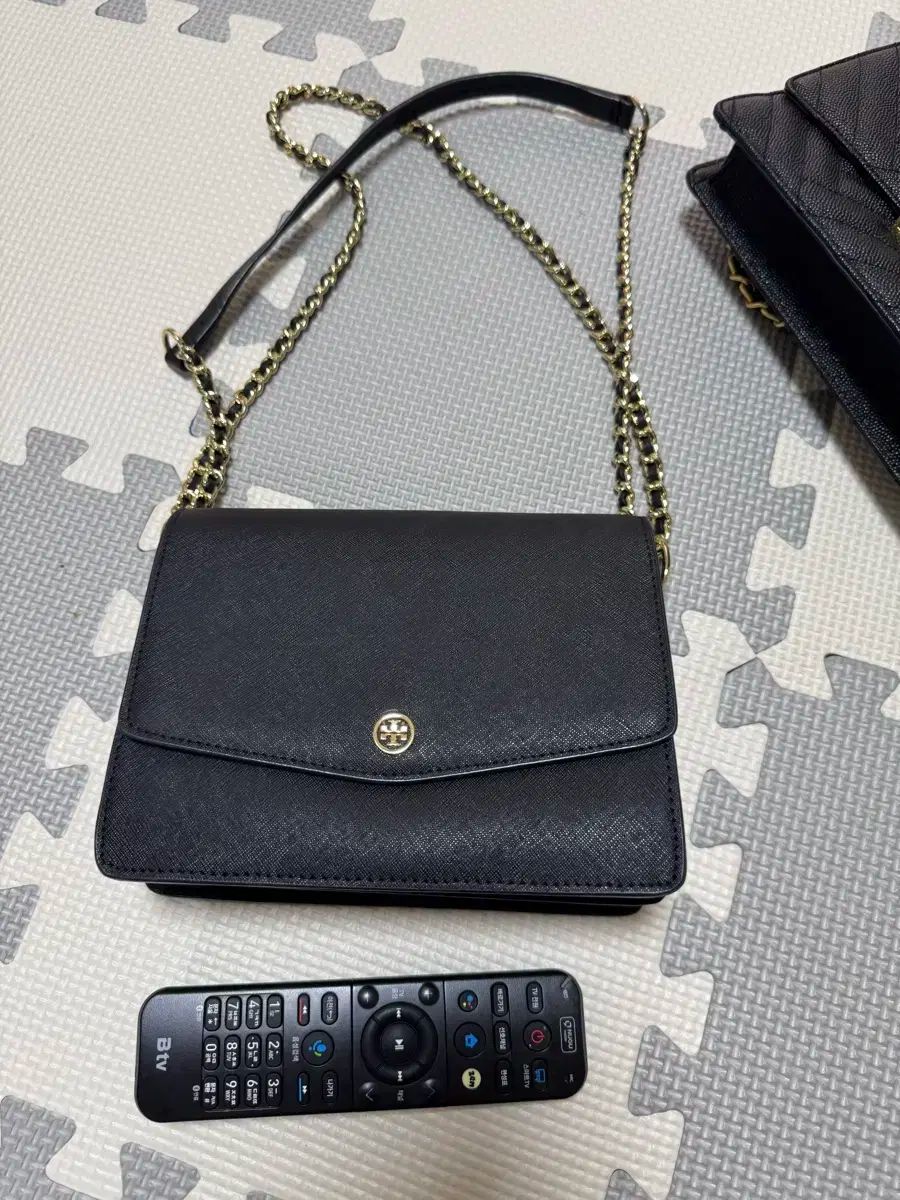 トリーバーチチェインクロス