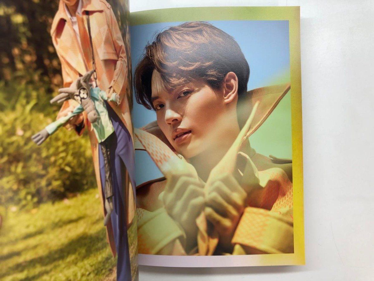 Y]LIGHT OF WIN THE OFFICIAL PHOTOBOOK OF WIN WIN