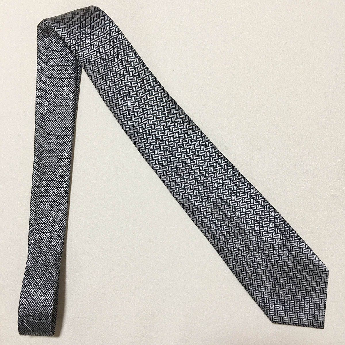 美品 エルメス HERMES ネクタイ シルク100% フランス製 シルバー
