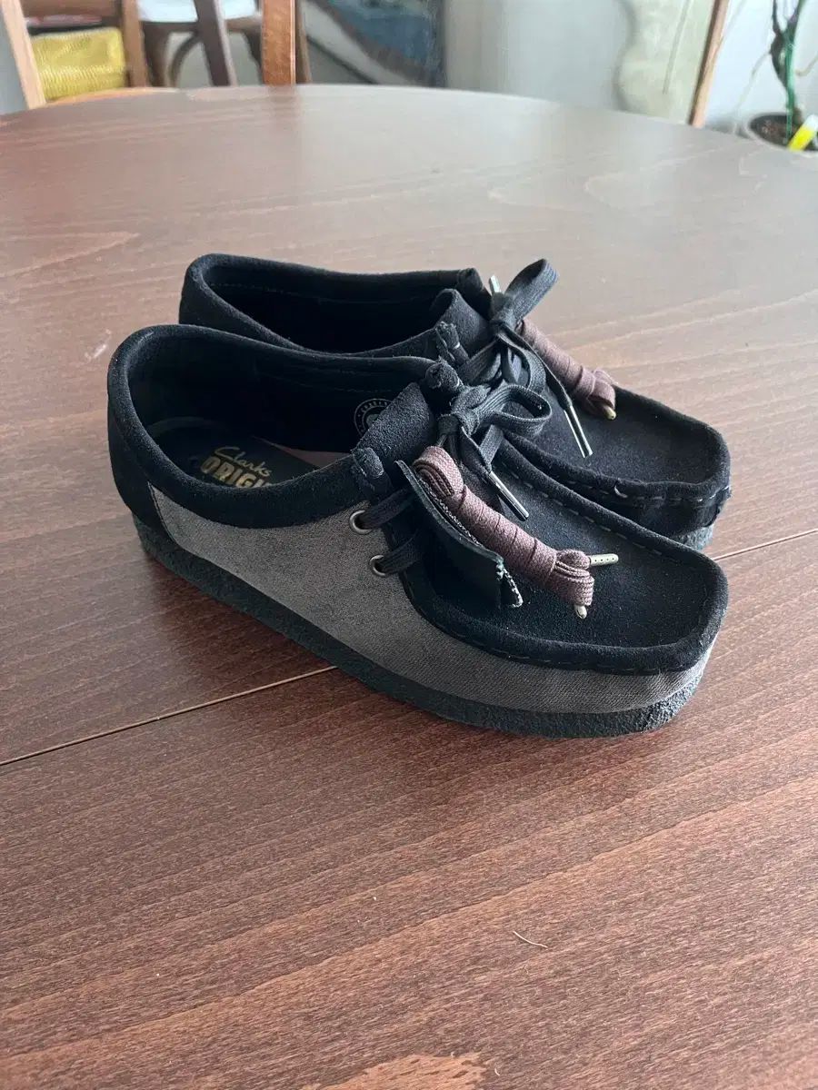 Clarks クラークス