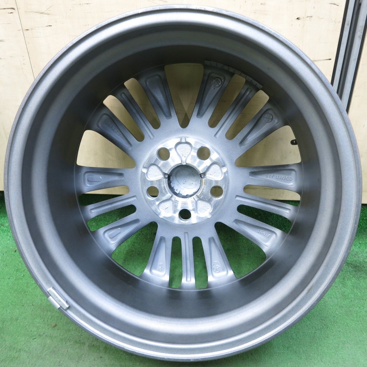 ホイール 18インチ