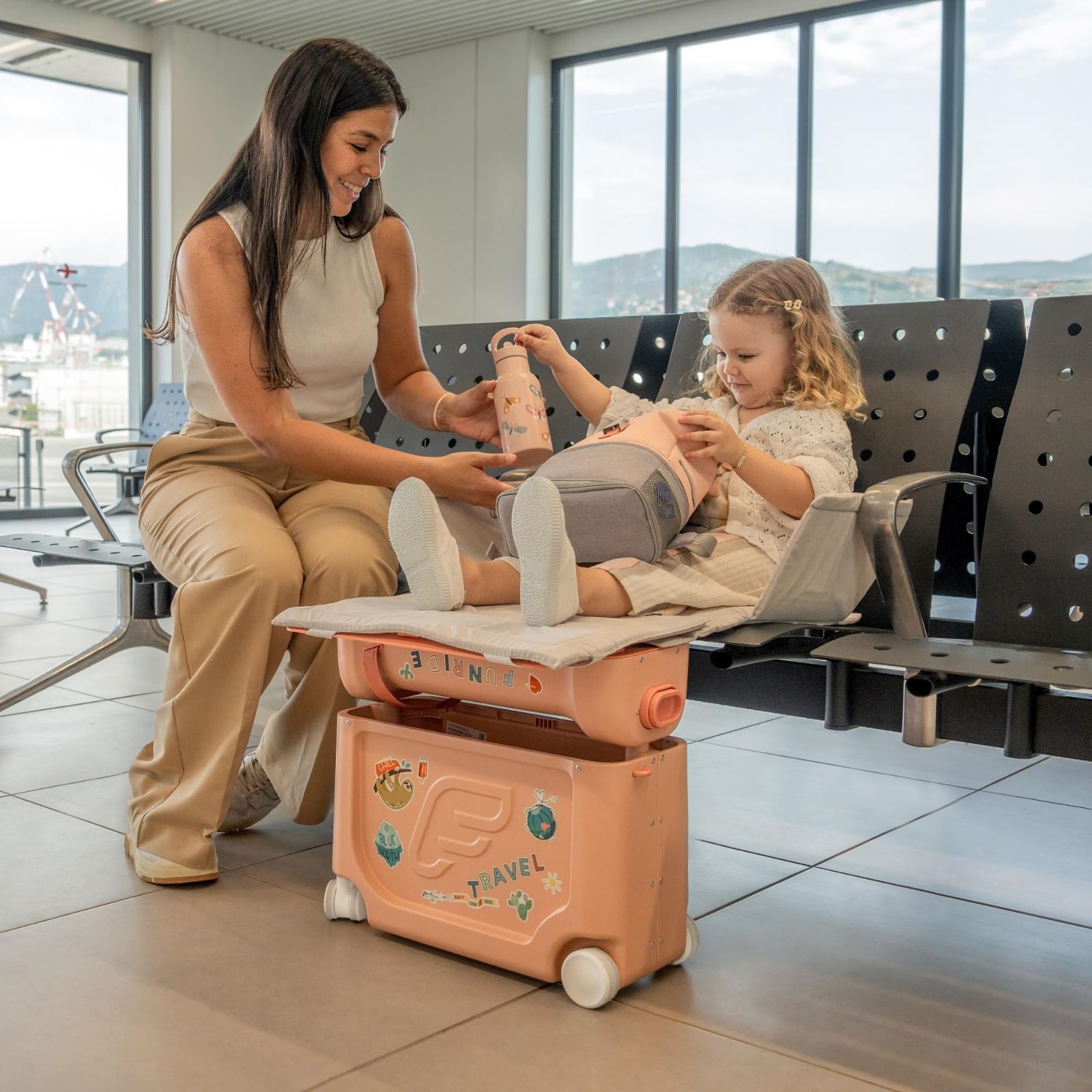 Stokke ストッケ ジェットキッズ キッズ スーツケース 子供用 本体 シーグリーン キャリーケース ベッドボックス 乗れる 座れる 旅行 飛行機 列車 収納 ステッカーセット付 ライドオン