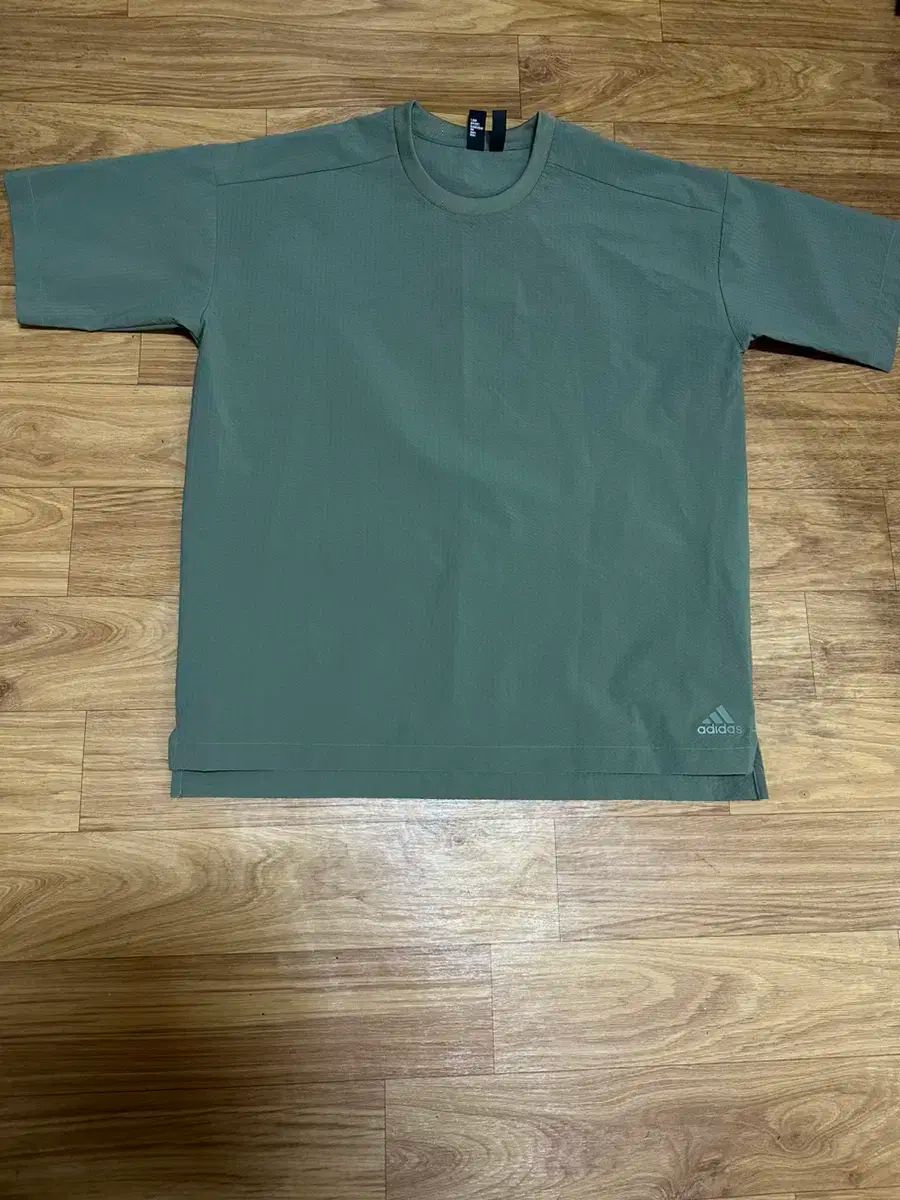 【雷市場（ポンジャン）商品韓国直送】100 adidas(アディダス) 半袖Tシャツ