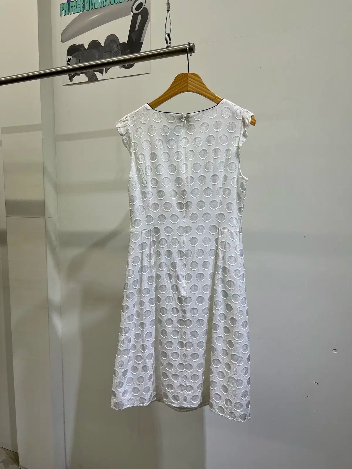 AUSTIN REED ( Made in Japan ) 白 ドット ワンピース - メルカリ AUSTIN REED ( Made in Japan ) 白 ドット ワンピース - メルカリ