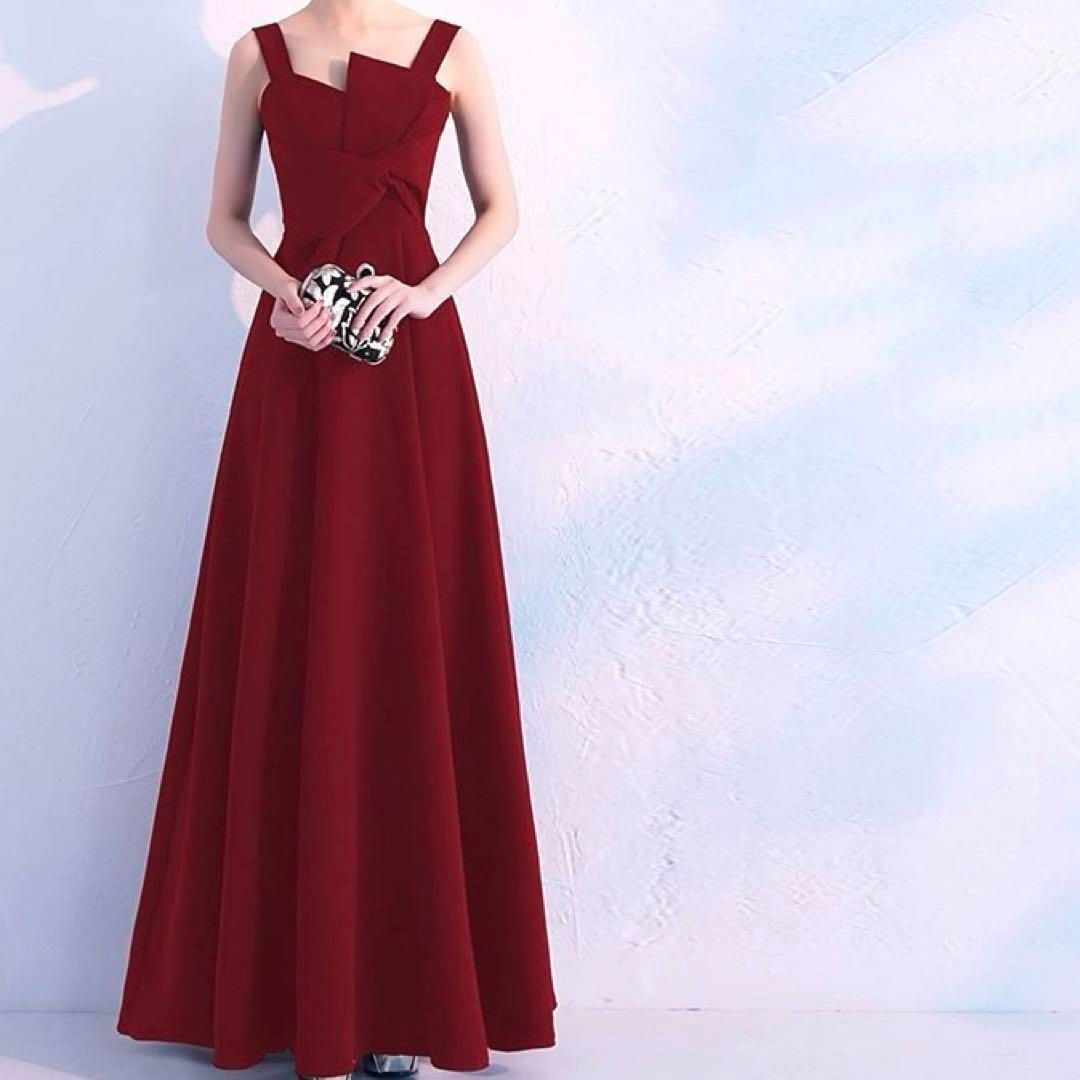 リボンの様なオシャレなデザインのシンプルイブニングドレス