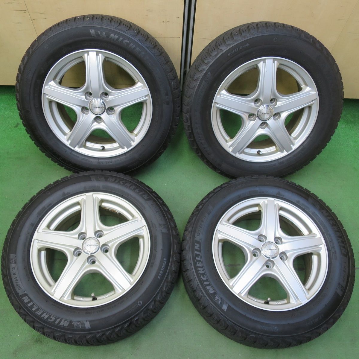 バリ溝 23年 9分 プリウス 等 195 65R15 スタッドレス ミシュラン X-ICE SNOW Plencia プレンシア 15インチ PCD100 5H 5100712イス