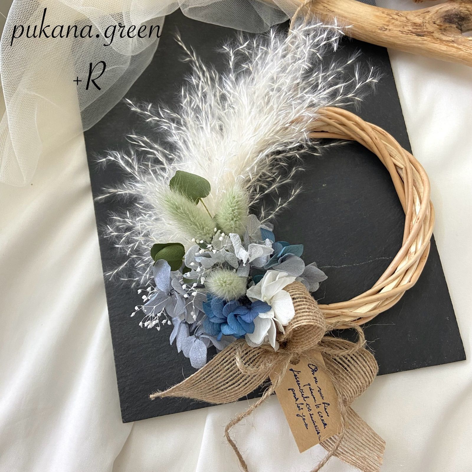 ホワイトとベージュ パンパスグラスのハーフリース パンパスグラス