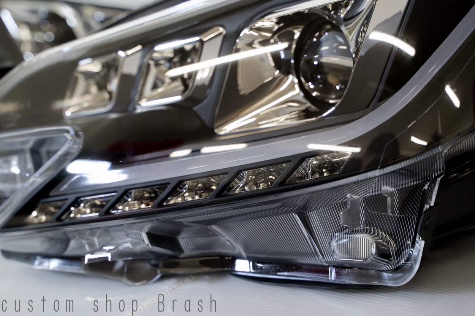 マークx GRX130 ヘッドライト　BRASH シーケンシャル　後期　三眼 TOYOTA GRX130 マークX / 後期ルック3眼ヘッドライト