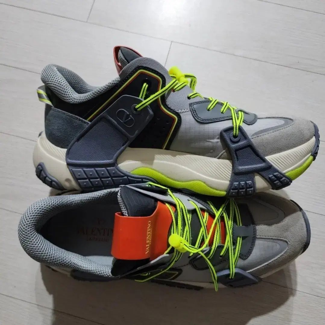 VALENTINO(ヴァレンティノ) ロックランナー スニーカーズ 41 - メルカリ
