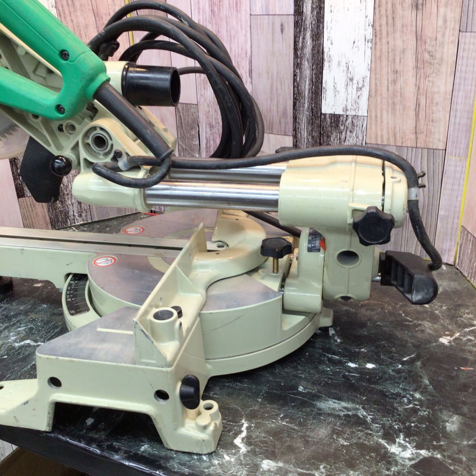 中古品】マキタ スライド丸のこ M244（AC100V） 向かい合わせ 