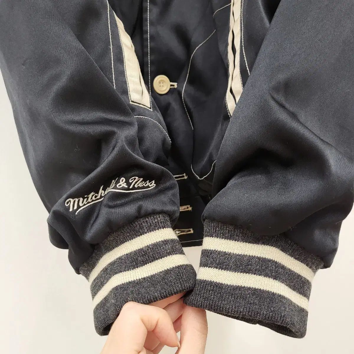 ミッチェルアンドネス